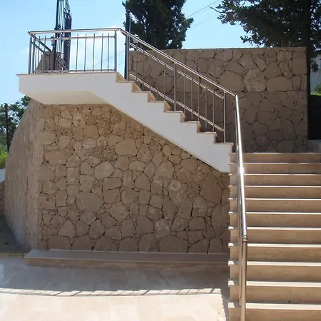 Elleysi Villa *